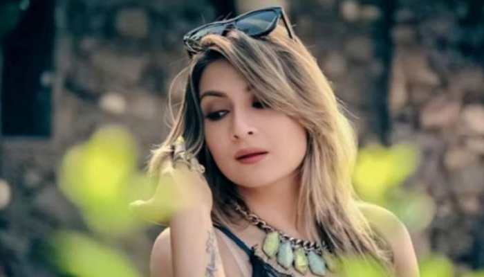 TV&#039;s original &#039;Komolika&#039; Urvashi Dholakia records hour-long &#039;atrocity&#039; outside her home at 2 AM - Watch