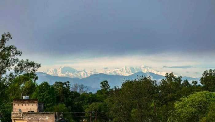 Himalayas visible from UP&#039;s Saharanpur as pollution levels dip, see amazing pics