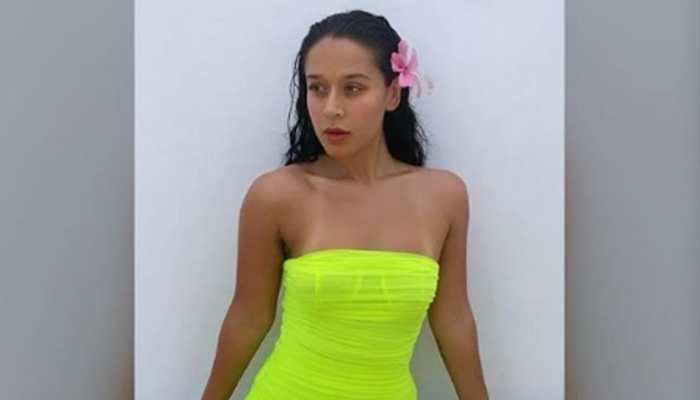 Trending: Tiger Shroff's sister Krishna Shroff flaunts her washboard abs at airport, happy paps ask her 'Mam kaisi ho aap' - Watch