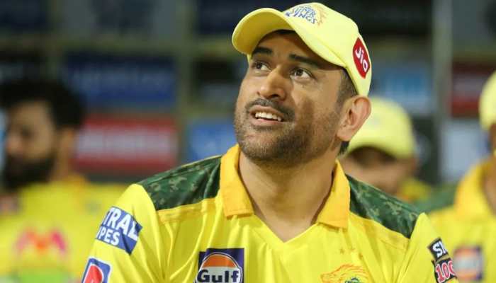 IPL: CSK skipper MS Dhoni leaves fans stunned with new look, pic goes viral