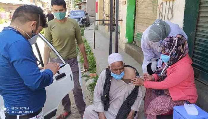 Health worker vaccinates 6,000 people in Jammu and Kashmir&#039;s Pulwama