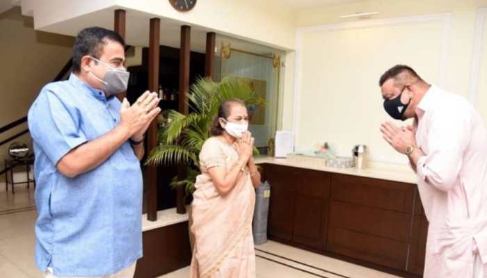 Sanjay Dutt pays courtesy visit to Nitin Gadkari in Nagpur