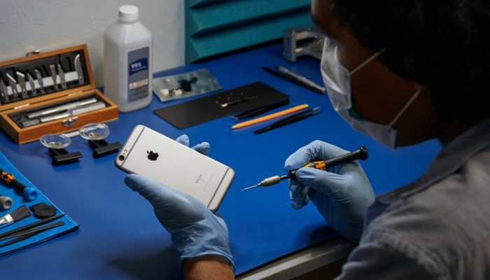 Bizarre! Apple pays millions after iPhone technicians post nude photos of woman online