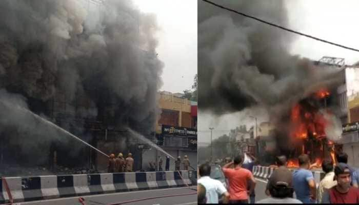 Massive fire breaks out at Delhi&#039;s Lajpat Nagar market, 30 fire tenders rushed to spot