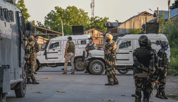 Encounter breaks out in Srinagar&#039;s Naugam in Jammu and Kashmir, 2 terrorists trapped