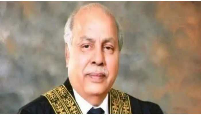Pak&#039;s chief justice lashes out at Sindh govt, says province being run from Canada