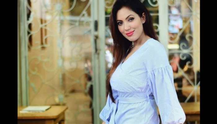 Munmun Dutta flaunts her perfectly toned legs in striped blue dress! - See pic