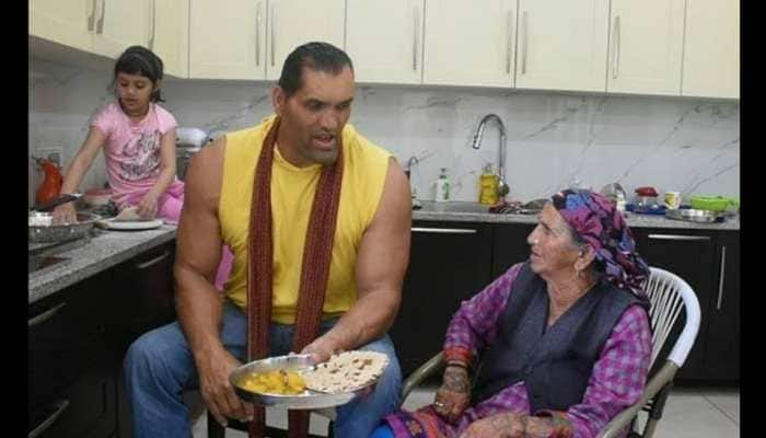 WWE wrestler The Great Khali or Dalip Singh Rana with his mother Tandi Devi. (Source: Twitter)