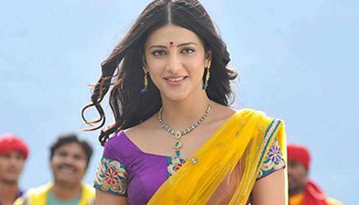 Trending: Shruti Haasan&#039;s throwback saree picture goes viral, fans say &#039;oye hoye&#039;!