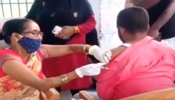 Nurse injects empty syringe during COVID vaccine drive in Bihar&#039;s Chhapra, video goes viral
