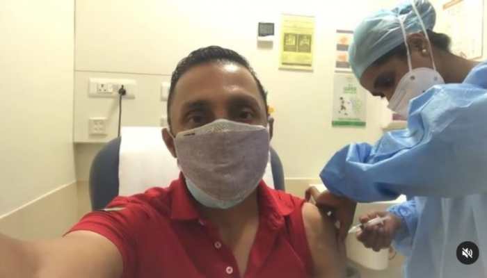 Rahul Bose takes second jab of COVID vax