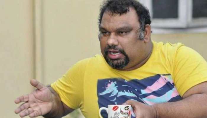 Telugu actor Kathi Mahesh meets with accident in Nellore