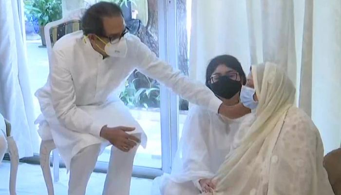 Maharashtra CM Uddhav Thackrey arrives at Dilip Kumar’s residence, consoles Saira Banu Maharashtra CM Uddhav Thackrey arrives at Dilip Kumar’s residence, consoles Saira Banu