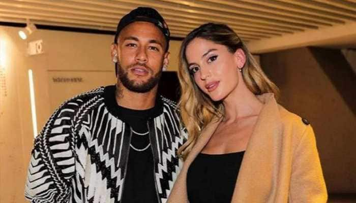 Brazilian striker Neymar Jr with his current girlfriend and model Natalia Barulich. (Source: Twitter)