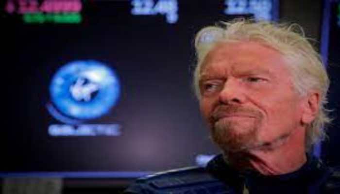 Virgin Galactic&#039;s Richard Branson takes off for high-altitude launch into space