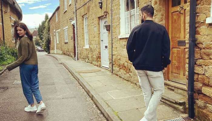 Is that Virat Kohli fanboying over wife Anushka Sharma on the streets of London for a pic?