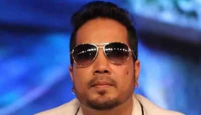 Mika Singh's car breaks down at 3 am, fans show up to help amid heavy rains - Watch!