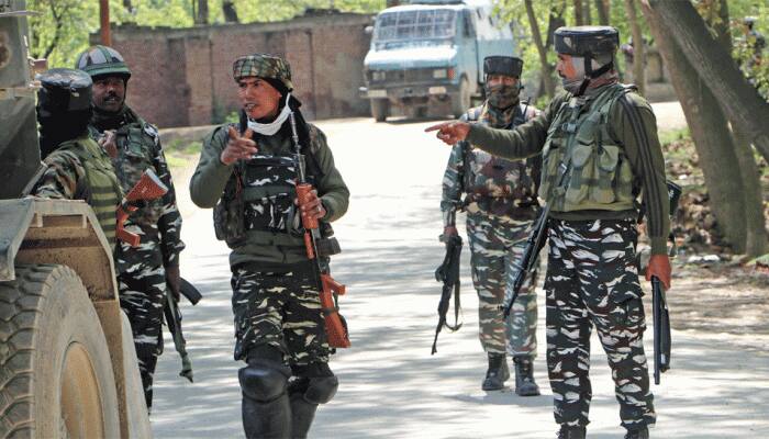 Encounter breaks out in Jammu and Kashmir&#039;s Baramulla, top Lashkar commander trapped