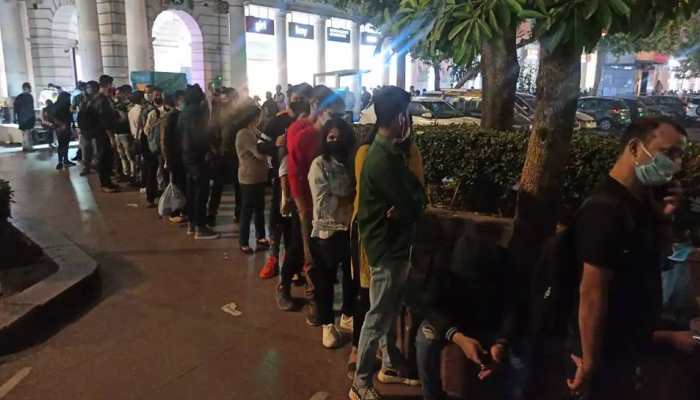  Line Toh Abhi Bhi Lagegi Delhi Metro Clarifies Over 100 Capacity 