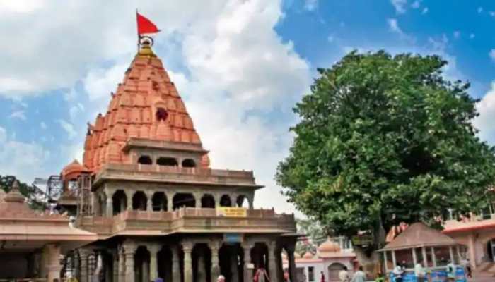 Devotees flout COVID norms, throng Ujjain&#039;s Mahakaleshwar Temple