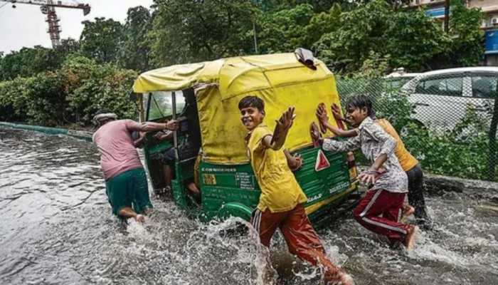 IMD issues orange alert for Delhi, moderate to heavy rainfall likely in the national capital today