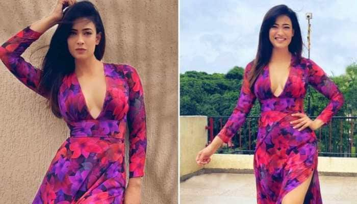 Shweta Tiwari drops pics in floral dress with plunging neckline, daughter Palak Tiwari says &#039;You&#039;re hot&#039;