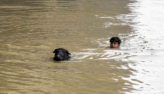 Yamuna water rises above &#039;warning&#039; mark, extensive waterlogging, traffic congestion in Delhi