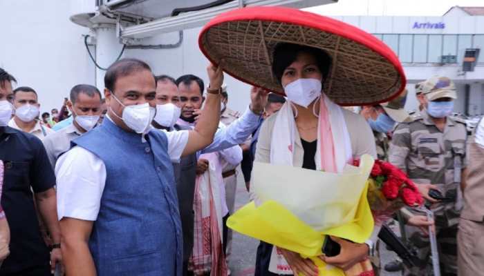 Tokyo Olympics bronze medallist Lovlina Borgohain receives grand welcome from Assam CM Himanta B Sarma at airport