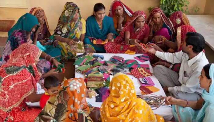 Women of a micro finance loan-self-help group, meeting of a saving and  lending community of the Peermade Development Society PDS. Peermade,  Kerala, India Stock Photo - Alamy