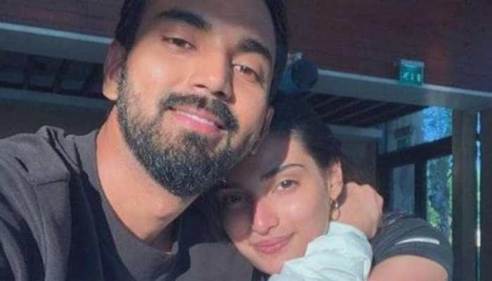 Anushka Ranjan treats fans with an unseen picture of Athiya Shetty and her rumoured boyfriend KL Rahul! 