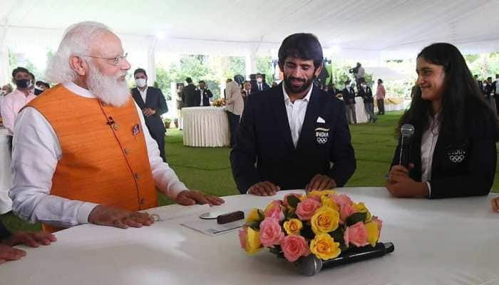 WATCH - PM Narendra Modi lifts up Vinesh Phogat&#039;s spirit after Tokyo 2020 heartbreak