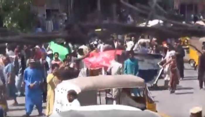 Taliban members fire at protesting crowd in Afghanistan&#039;s Jalalabad, watch video