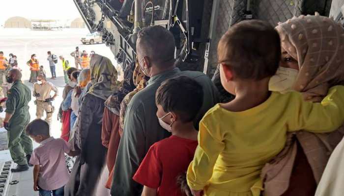 Pakistan temporarily suspends flight operations to Afghanistan, halts evacuation