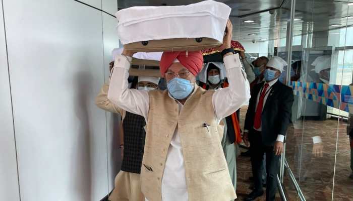 Afghanistan crisis: Union Minister Hardeep Singh Puri carries Sri Guru Granth Sahib brought from Kabul - Watch