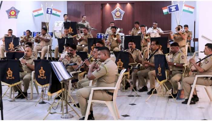 Mumbai Police plays James Bond&#039;s iconic music theme, leaves netizens surprised - WATCH