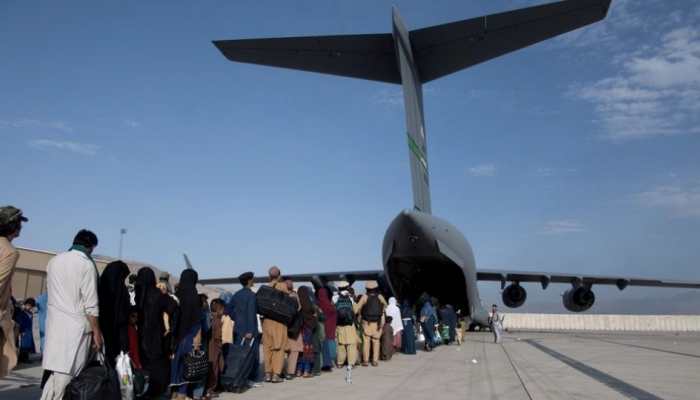 Afghanistan: UK PM Boris Johnson defends Kabul airlift as criticism grows