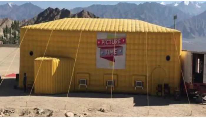 Akshay Kumar&#039;s Bell Bottom screened at world&#039;s highest mobile theatre in Ladakh