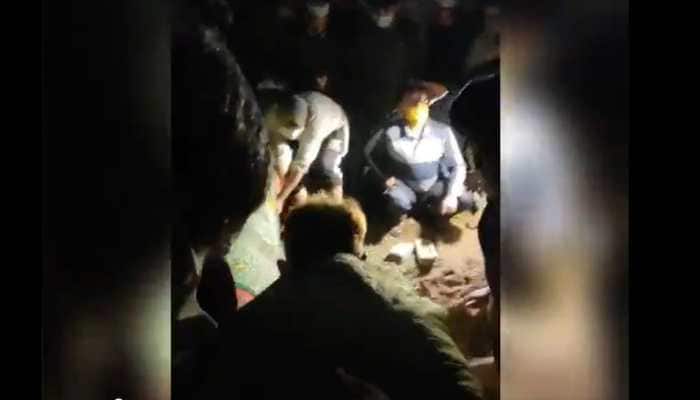 J&amp;K Police releases video to dispel rumours about Syed Ali Geelani`s funeral, says &#039;situation normal&#039;