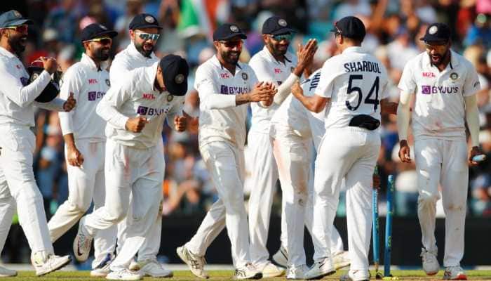 Virat Kohli celebrates winning the fourth Test against England with the rest of the team at the Oval in London. (Photo: Reuters)