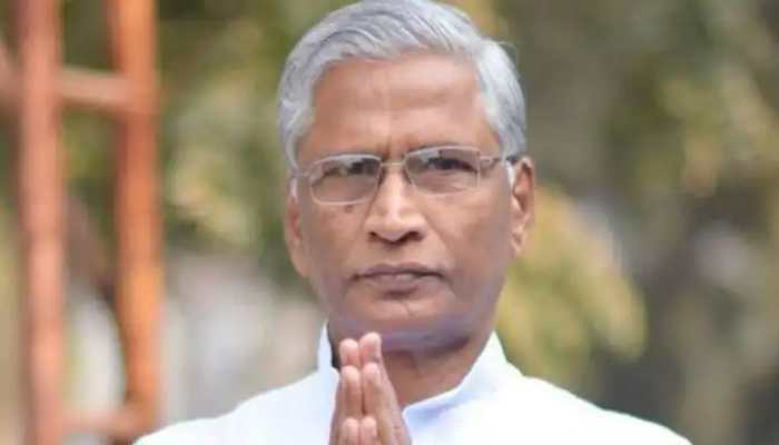 Day after admitting he was offered money to join BJP, Karnataka MLA makes U-turn