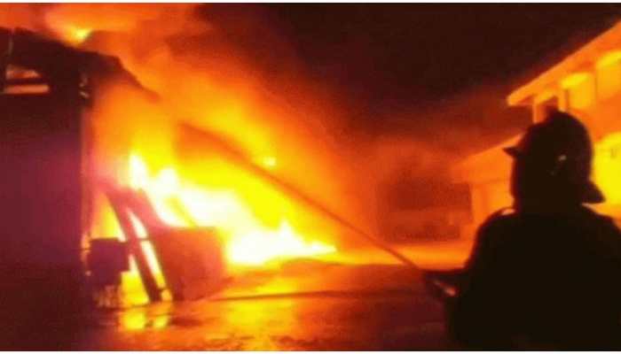 Fire breaks at Delhi&#039;s Inderlok area, 10 fire tenders rushed