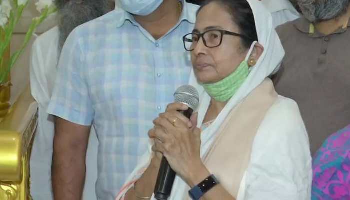 West Bengal CM Mamata Banerjee urges Centre to repeal farm laws during visit to Gurudwara in Bhabanipur