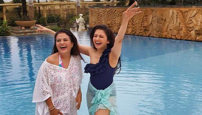 Salman Khan&#039;s Maine Pyar Kiya co-star Bhagyashree defies age in latest pool pics, rocks black monokini at 52!