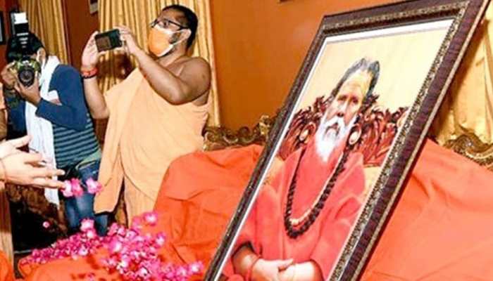 Mahant Narendra Giri's post-mortem concludes, sealed report submitted to police