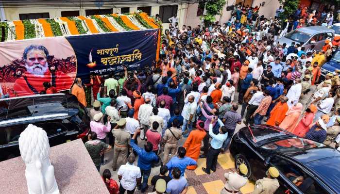 Mortal remains of Mahant Giri taken out on 'nagar yatra' before ‘samadhi’