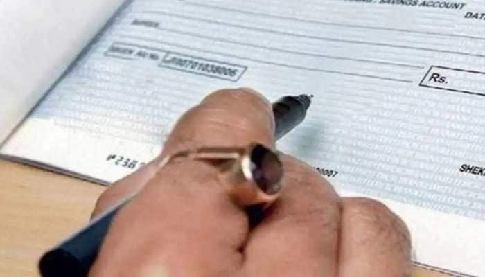 Bank customers alert! Cheque book of 3 banks will become invalid from Oct 1 