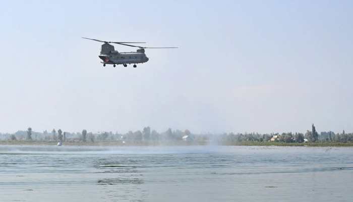 IAF's air show in Srinagar, Sukhoi, MiG21s, Chinook roar over Dal Lake - In Pics
