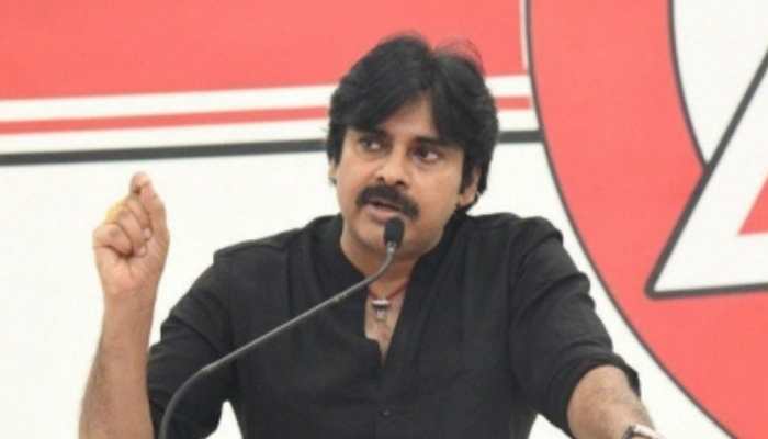 Pawan Kalyan's fans try to attack actor Posani Krishna Murali 