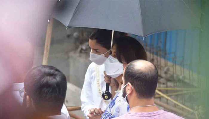 Alia Bhatt, Ranbir Kapoor&#039;s mom Neetu Kapoor wear matching masks as they inspect work on new house