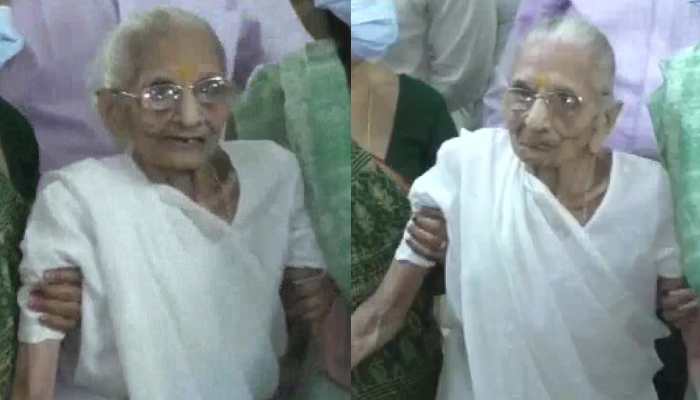 Gandhinagar Civic polls: PM Narendra Modi&#039;s mother Heeraben casts her vote